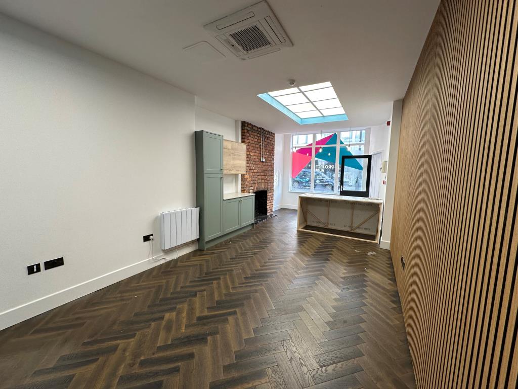 Lot: 48 - TWO COMMERCIAL UNITS AND FREEHOLD OF BLOCK FOR INVESTMENT - 23 - Shop Floor